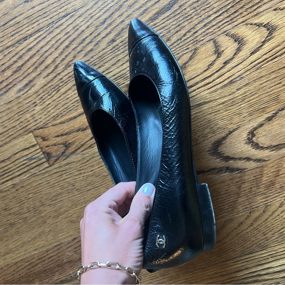 Chanel Women's Black Leather Flats - Picture 4 of 5